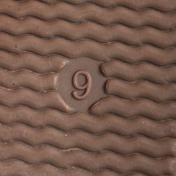 TINSTREE Women's Wedge Comfort Sandal Ankle T-Strap Back Zip Gunmetal Leather  9 - Picture 13 of 14